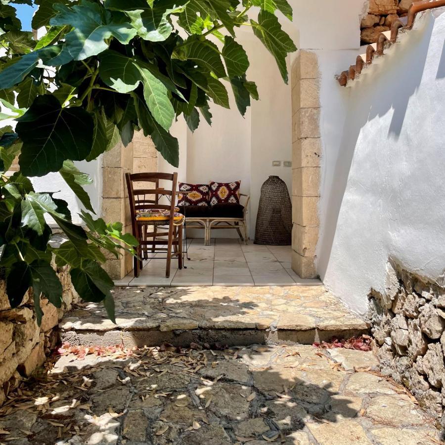 Casa Vacanze Capurre "Trulli E Pajare A Due Passi Dal Pizzo" Галиполи Екстериор снимка