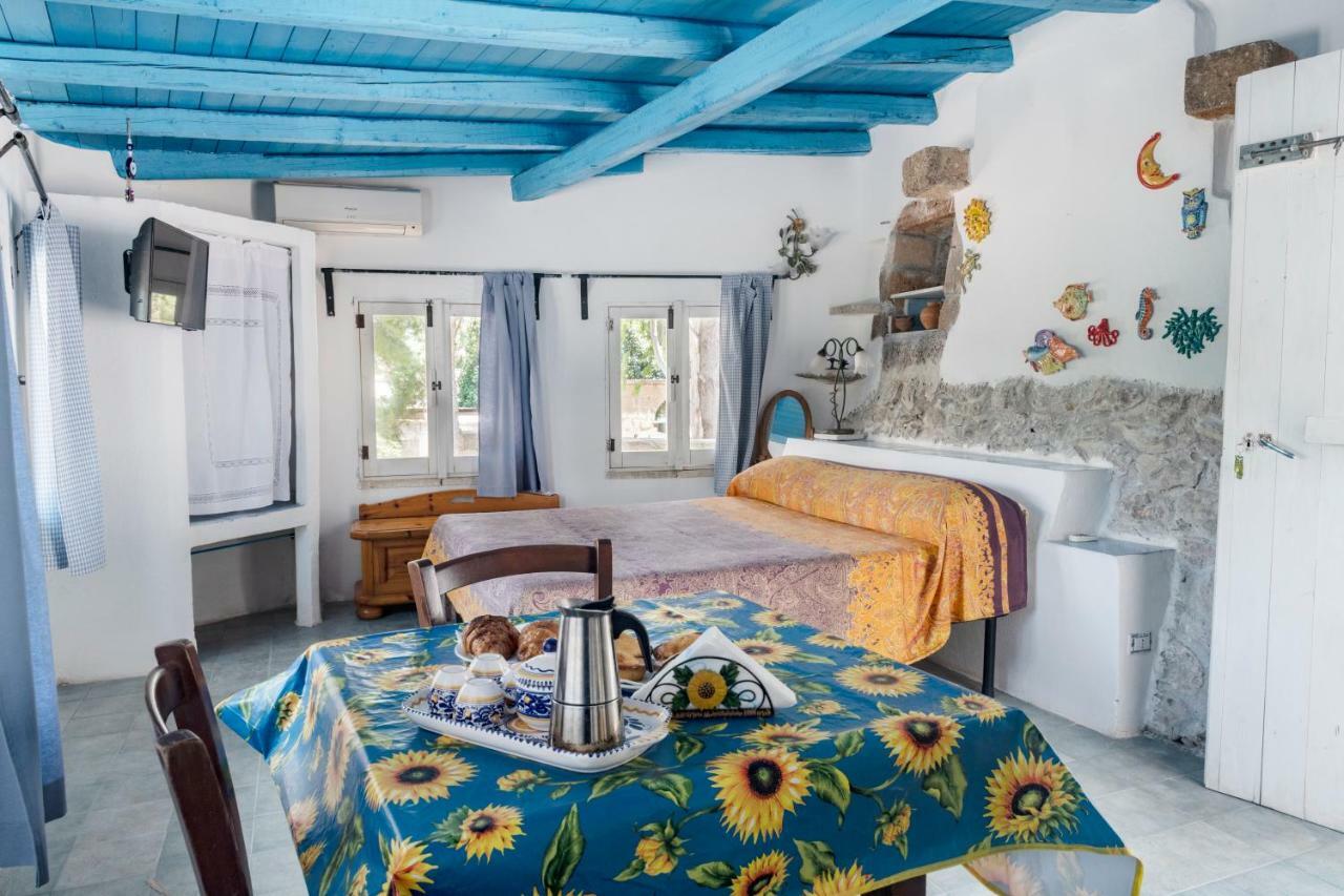 Casa Vacanze Capurre "Trulli E Pajare A Due Passi Dal Pizzo" Галиполи Екстериор снимка